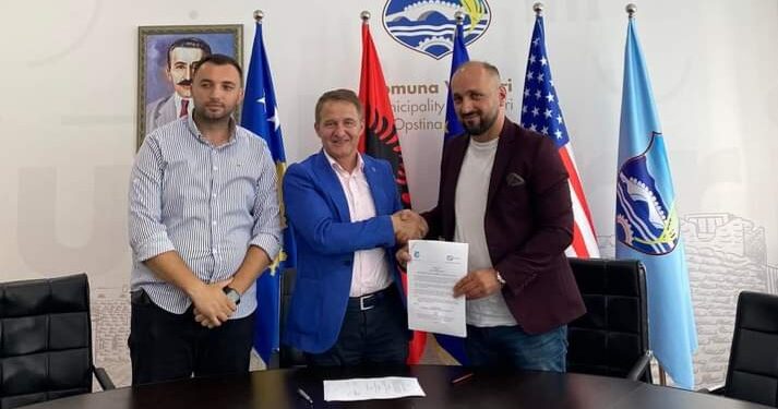 Kryetari Idrizi dhe kryeshefi Morina nënshkruan marrëveshjen për dhënien e dy kamionëve të përfituar nga GIZ për “Unitetin”