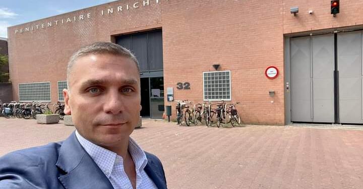 Adriatik Kelmendi viziton liderët e UÇK-së në Hagë, e cilëson gjykatën si të njëanshme