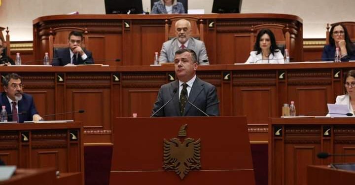 Kuvendi i Shqipërisë miraton Rezolutën kundër raportit të Dick Martyt