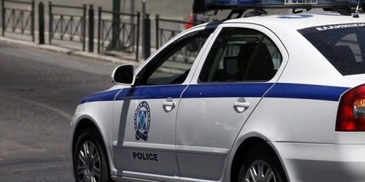 Gurë e shishe alkooli, përleshje masive mes grekëve dhe shqiptarëve, shkak sherri mes fëmijëve