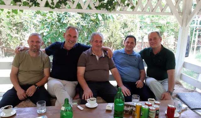 Fatmir Limaj viziton familjen e Rexhep Selimit: Figurat kyçe të UÇK-së do të kthehen fitimtarë