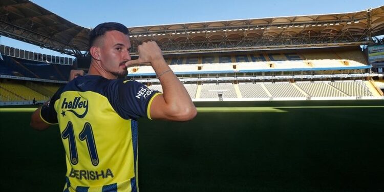 Mërgim Berisha pranë largimit nga Fenerbahçe, rrugës drejt Bundesligës