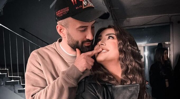 Puthje të nxehta nga shtrati, Fifi e uron Adisin në këtë mënyrë për ditëlindje