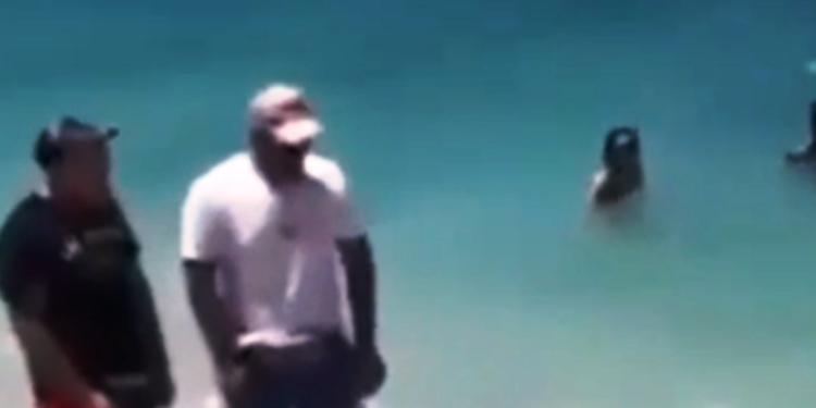 E rëndë në Sarandë! ‘Çohu ik ose paguaj çadrën’! Turistja dëbohet nga plazhi nga pronarët (Video)