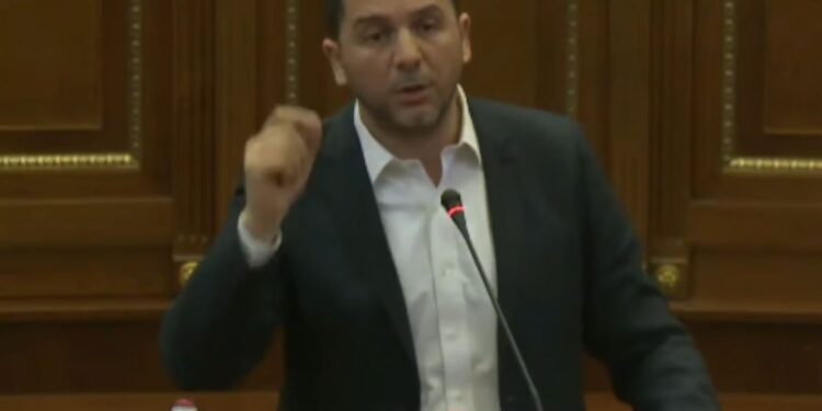 Krasniqi: Qeveria Kurti pa karakter, pa dije, pa guxim e veprim