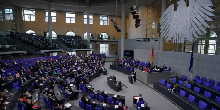 Kosova bëhet “mollë sherri” në parlamentin e Gjermanisë, debat i ashpër mes deputetëve