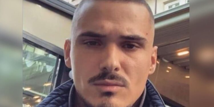 “Oh ç’ma këpute shpirt e zemër”, babai i të riut nga Podujeva përlot me postimin prekës për të birin