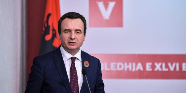 Kurti: Ministrat nuk janë të paprekshëm, deputetët e LVV-së janë votuar për të marrë pjesë në seanca
