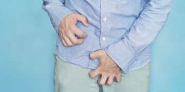 Si ndryshon organi gjenital mashkullor me moshën?