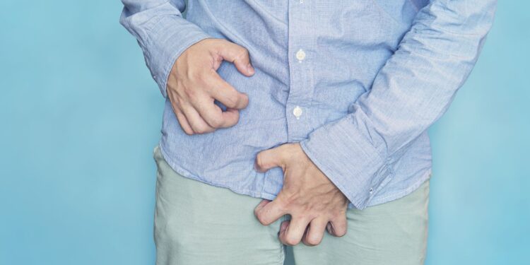 Si ndryshon organi gjenital mashkullor me moshën?