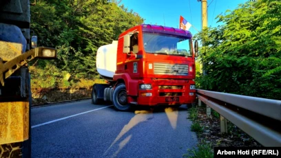 Kamionët e kujt janë përdorur për barrikada në veri të Kosovës?