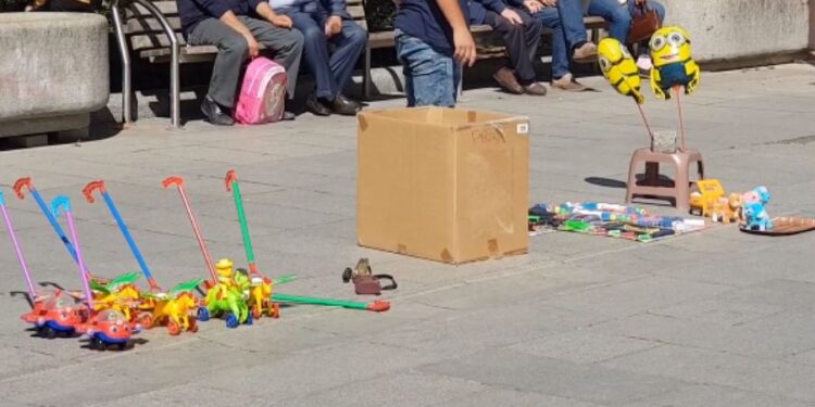 Shitësi ambulant tenton të kryejë vetëvrasje, s’arriti t’i paguajë gjobat që mori nga inspektorët komunalë në Prishtinë