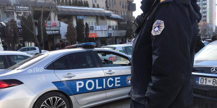 Pleqtë në gjumë e familjarët në dasmë, hajnat bëjnë ‘namin e zi’ në Prizren – vjedhin 20 mijë euro në një shtëpi