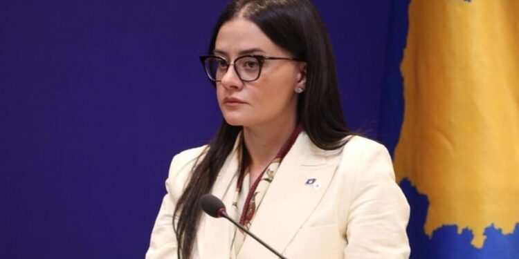 Reagon ish-ministrja e Jashtme: Rakiqi tashmë i ka tejkaluar kushtet për shkarkim nga Kurti