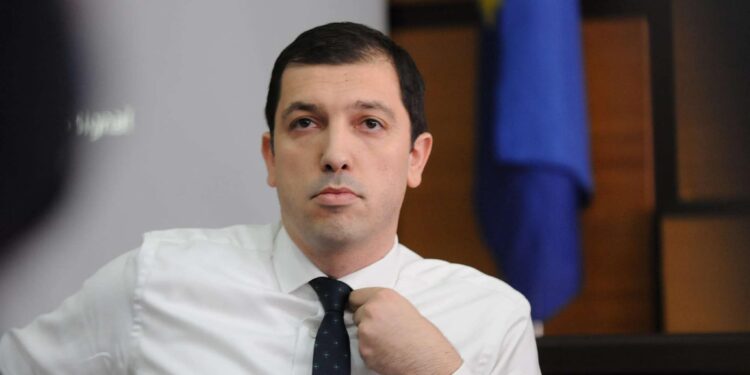 Dardan Sejdiu: Qohesh prej gjumi, rrymë s’ka, pra s’ka kaftjall, s’ka uje, pra s’ka pastrim, veq kthehesh në shtrat