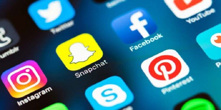 Takimi me vajzën që e njohu në Snapchat i del ‘dardhë me bisht’ pejanit, dy persona e bëjnë llom