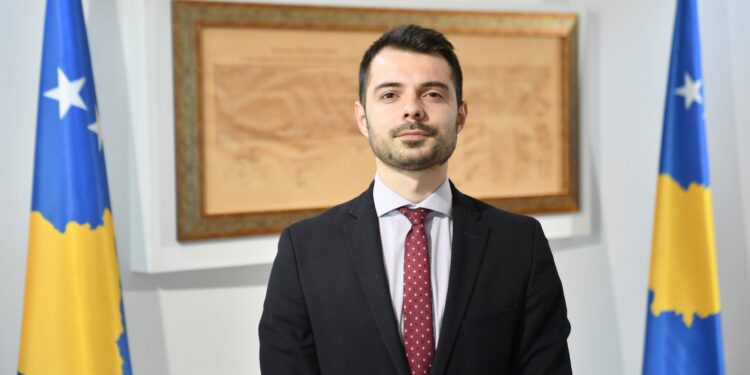 Zëdhënësi i Qeverisë e fshin postimin për “shokët kosovarë të Grenellit”