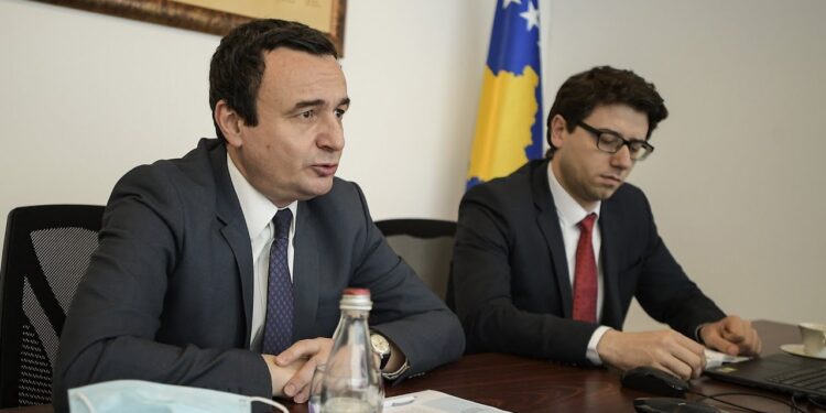 E konfirmuar: Qeveria Kurti kërkon listën e grevistëve që t’ua ndalojë pagat!