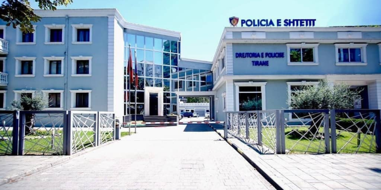 I kishte publikuar video intime në rrjetet sociale dhe e kërcënonte, arrestohet 34-vjeçari që përndiqte të renë