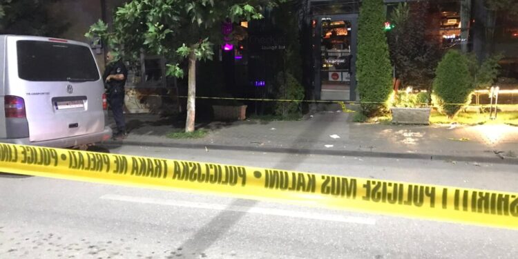 Rrahje e të shtëna me armë në Podujevë, ka të plagosur