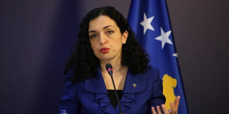 Osmani për debatin e shamisë në shkolla: Kush pretendon që i shkelen të drejtat t’i drejtohet Kushtetueses