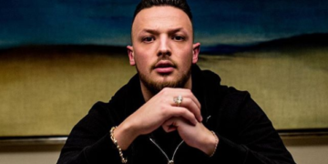 Azeti gjobitet nga shteti i Kosovës, i gjenden mbi 18 mijë euro në çantë