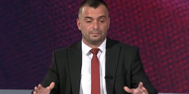 Rexhaj: Vendimi për targat e dokumentet do të zbatohet më 1 shtator