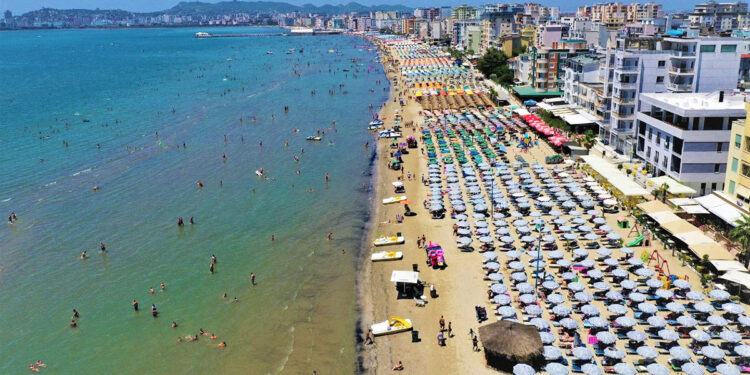 Pas vdekjes së 7 vjeçares në Himarë, një Jet Ski rrezikon pushuesit ne Durrës