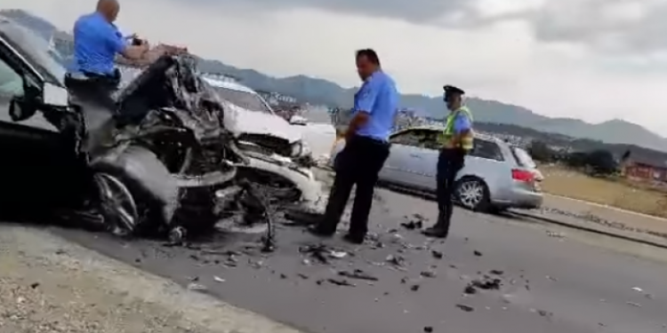 5 persona lëndohen në aksident trafiku në Vinarc, shtrihen në spital