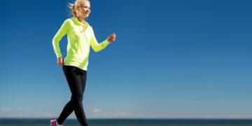 Sa duhet të ecni në ditë për të qëndruar të shëndetshëm?