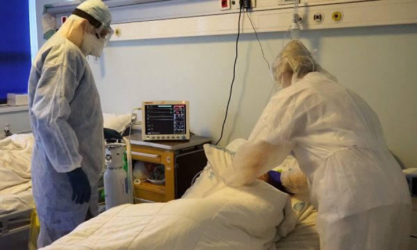 Vdes një person nga Covidi dhe 166 të tjerë infektohen me këtë virus