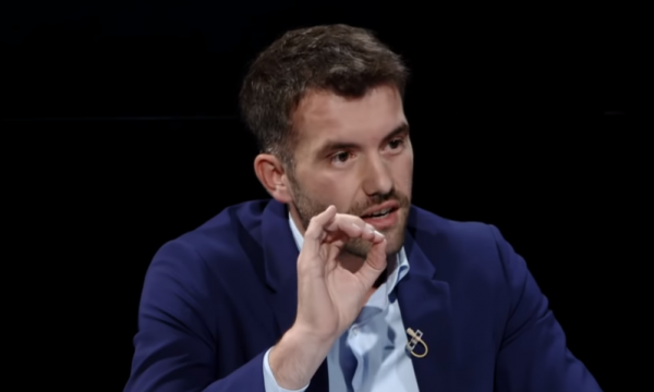 Rron Gjinovci për grevën e SBASHK-ut: Jo rritje pagash, por përjashtim masiv prej punës