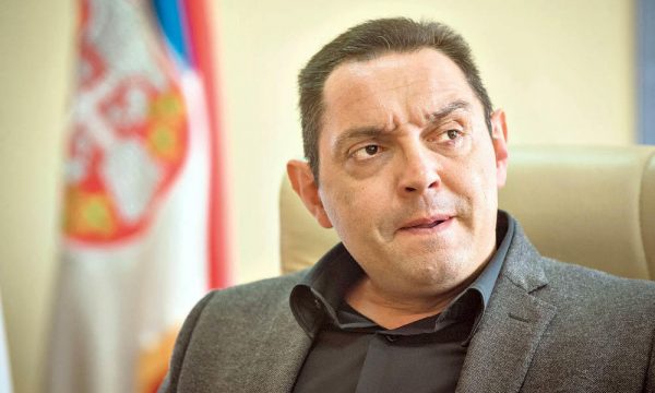 Ambasadori amerikan e tall keq Vulinin: Nuk e kuptoj çka deshi të arrijë me vizitën në Rusi
