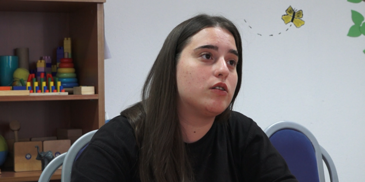 Rrëfimi i Elzës, sfidat në shkollim dhe ëndrra për një vend pune