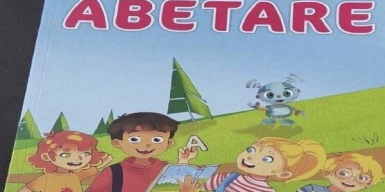 Kjo është Abetarja e përbashkët e unifikuar që do të përdoret në Kosovë dhe në Shqipëri duke nisur nga ky vit shkollor
