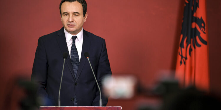 Kurti deputetëve të tij: Nëse nuk e ndihmoni Qeverinë, nuk do të jeni në listën e ardhshme të VV’së