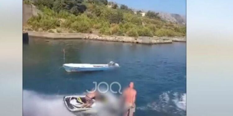 Përdorimi i “JetSki”, momenti kur qytetari gati mbyt një person tjetër në plazhin e Shëngjinit