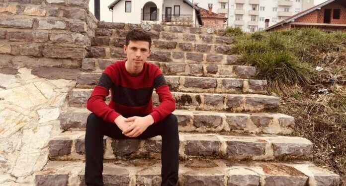 E rëndë, ky është 19 vjeçari që ndërroi jetë duke luajtur futboll