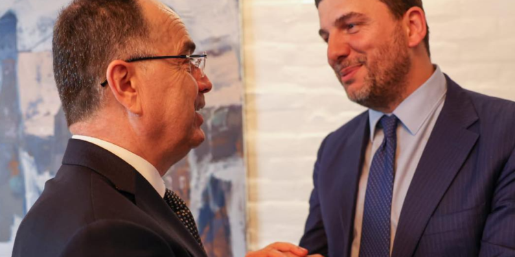 “Jemi një” – Memli Krasniqi drekon me presidentin e Shqipërisë në Prizren