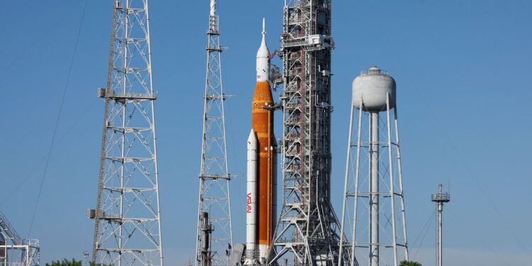 Ishte gati për t’u nisur drejt Hënës, raketa e NASA-s shfaq probleme teknike!