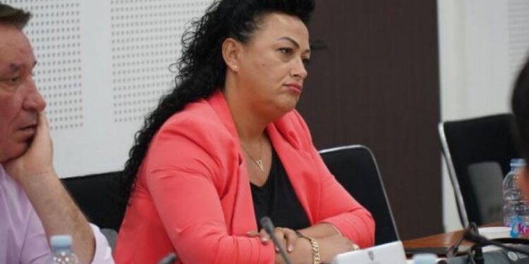 Deputetja e LDK-së qorton Kurtin për “thumbimet” me ambasadorin Hill