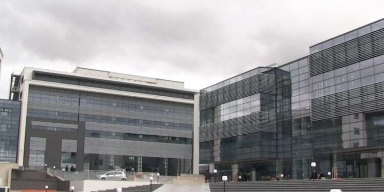 Gjendje e rëndë në Pallatin e Drejtësisë/ Prokurori pëson sulm, kurse punëtori administrativ humb ndjenjat