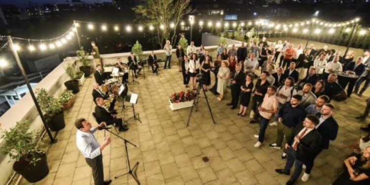 Kurti në takim me bashkatdhetarët shpall “Ballkonin e Hapur”