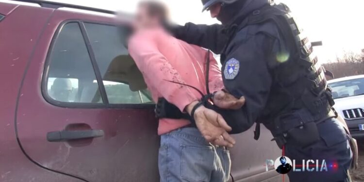 Këta janë tre personat që dyshohet se rrëmbyen dhe torturuan 18-vjeçaren në Mitrovicë