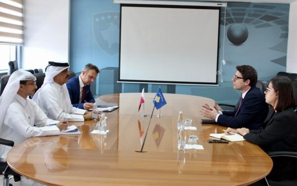 Ministri Murati priti në takim ambasadorin e Katarit Ali bin Hamad Al-Marri