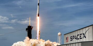 Pse kompania e Elon Musk po lëshon mijëra satelitë në orbitë?