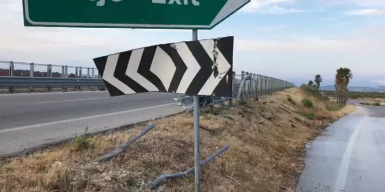 Aksident i rëndë në Fier-Vlorë, vetura del nga rruga, vdes fëmija gjashtëvjeçar
