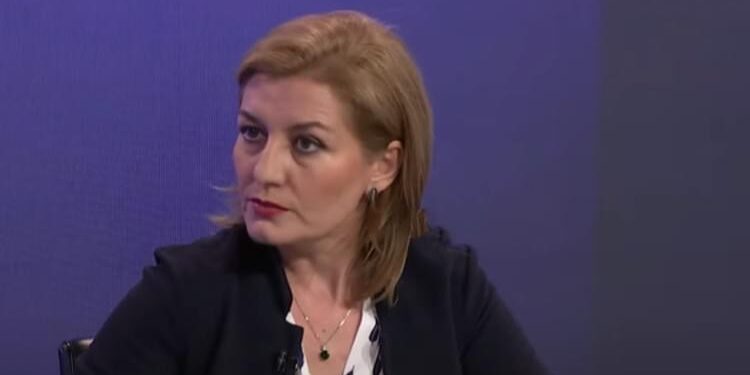 Alma Lama: Gratë me shami në Kosovë janë të nënshtruara!