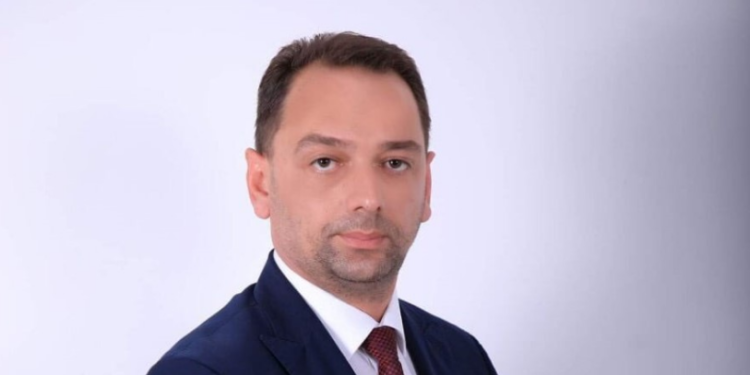 Nura reagon ndaj Qeverisë pas ndaljes së pagave: Më keq se kaq, s’ka ku shkon!