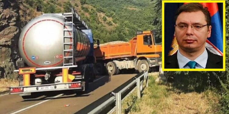 Vuçiq: Asnjë forcë brenda Kosovës nuk do të mund t’i thyente barrikadat e serbëve